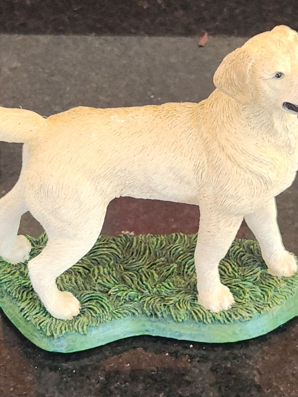 Vintage 2003 Living Stone Yellow Labrador Retriever Figurine Dog Grass Base 5"
